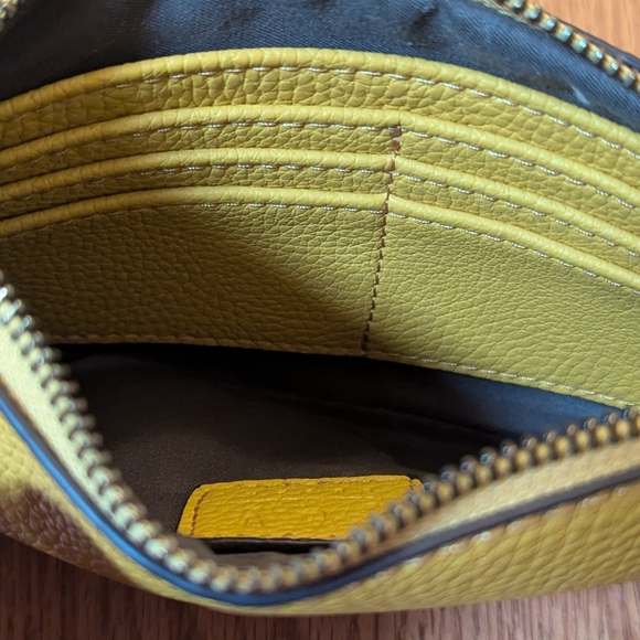 Joy Yellow Crossbody Purse - Picture 4 of 6